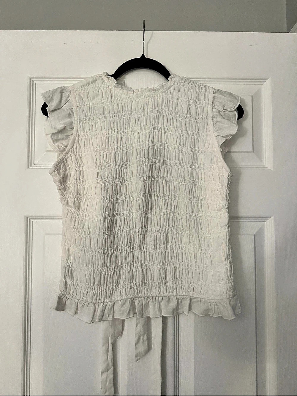 Abercrombie & Fitch White Ruffle Sleeve Blouse Like New